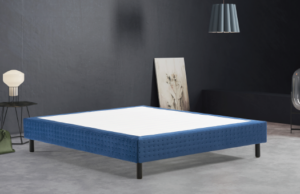 Sommier senza testata con fascia blu trapuntata